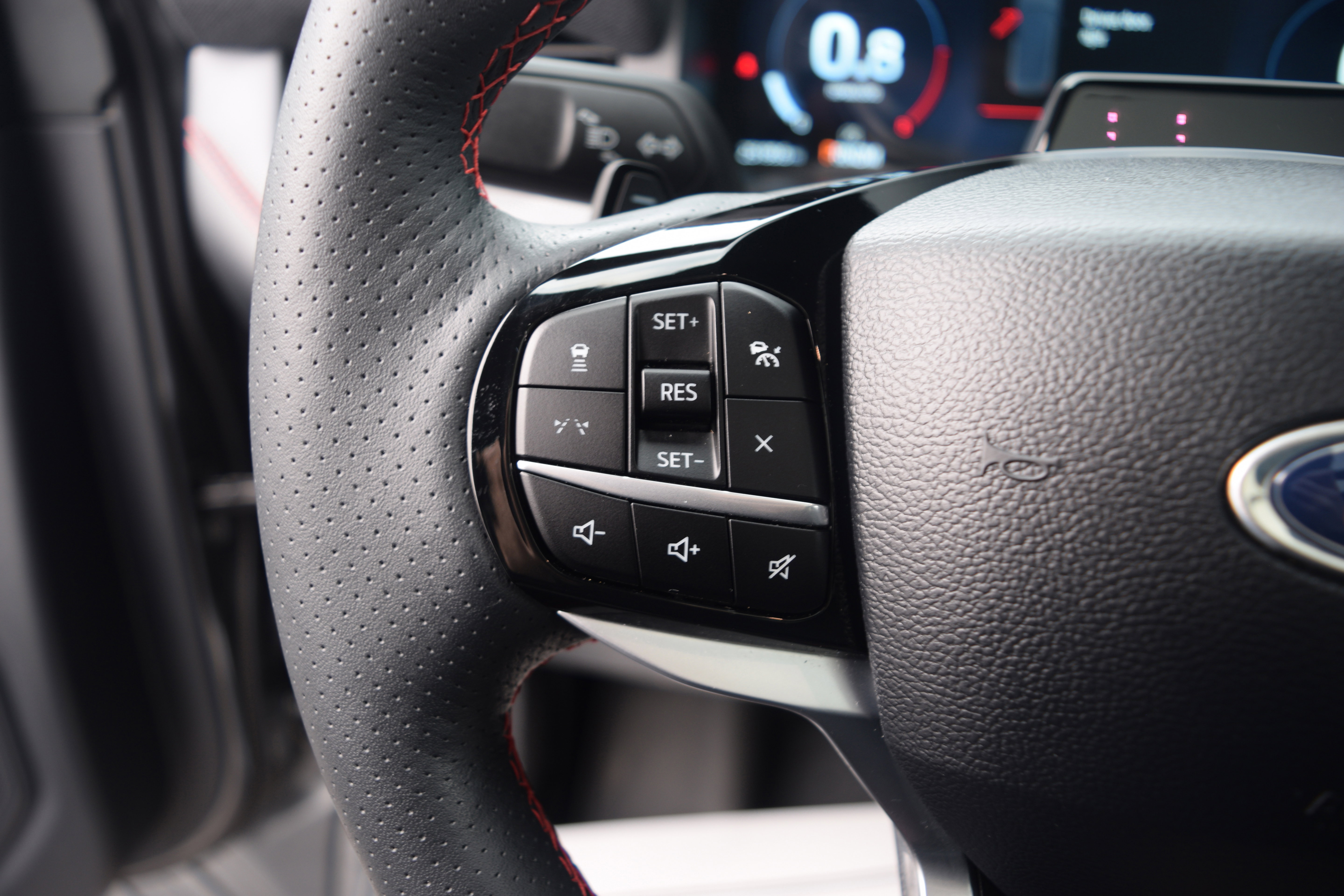 Used 2025 Ford Explorer ST image 6