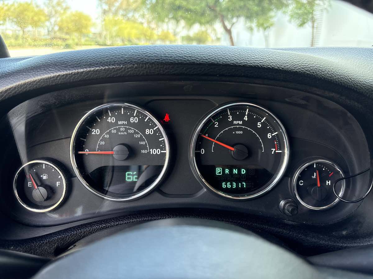 Used 2013 Jeep Wrangler Unlimited Rubicon w/ Connectivity Group AWD/4WD image 24