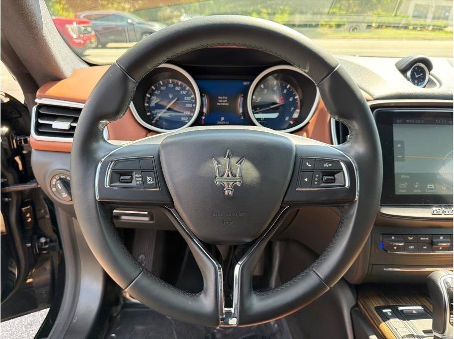 Used 2018 Maserati Ghibli RWD image 14