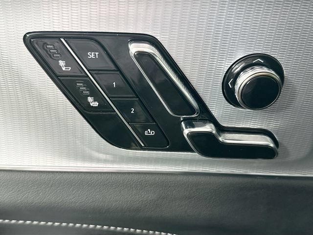 Used 2024 Cadillac Lyriq Tech AWD/4WD image 17