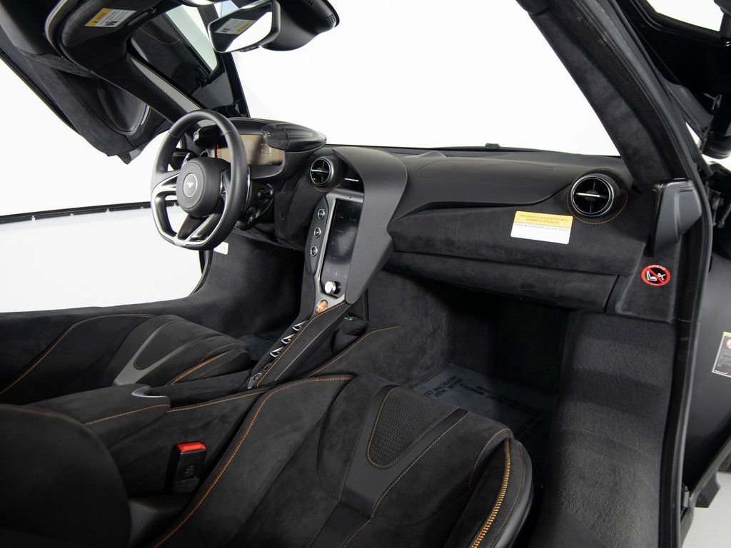 Used 2025 McLaren 750S image 25