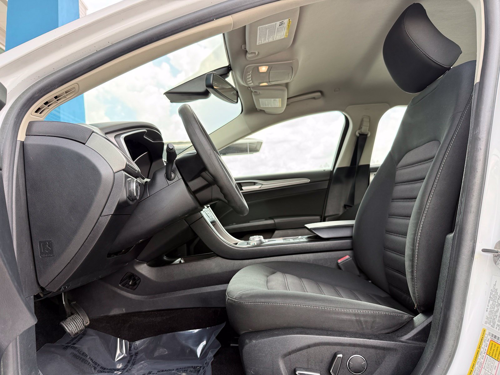Used 2019 Ford Fusion SE FWD image 12