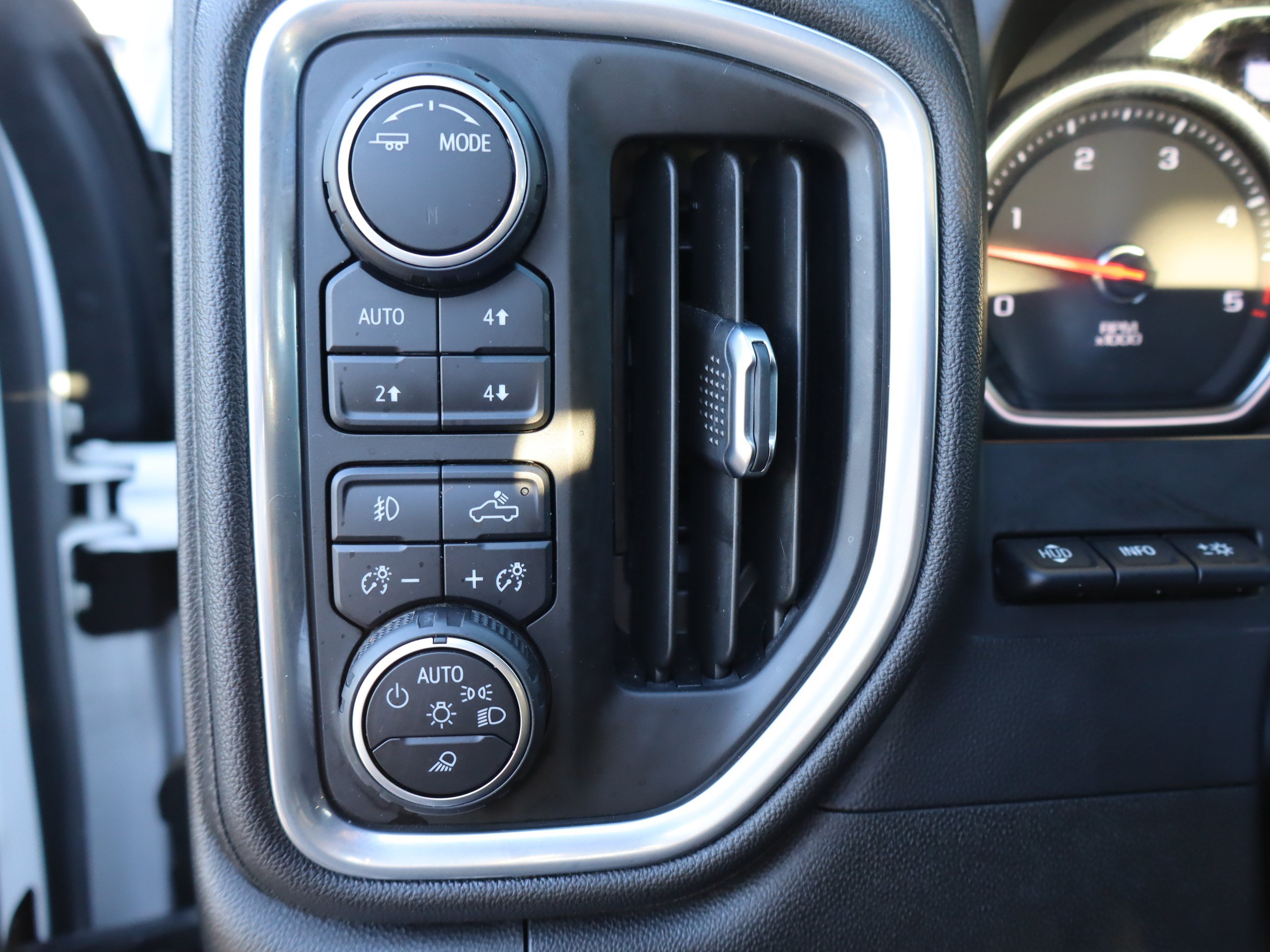 Used 2022 Chevrolet Silverado 2500 LTZ w/ LTZ Plus Package AWD/4WD image 23