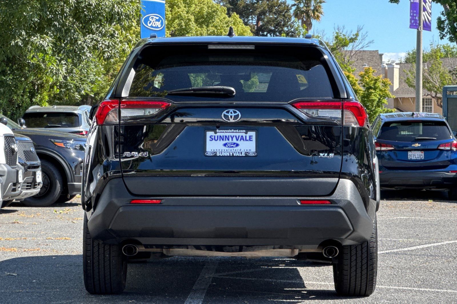 Used 2022 Toyota RAV4 XLE Premium FWD image 5