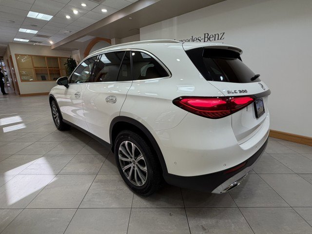 Used 2024 Mercedes-Benz GLC 300 4MATIC image 3