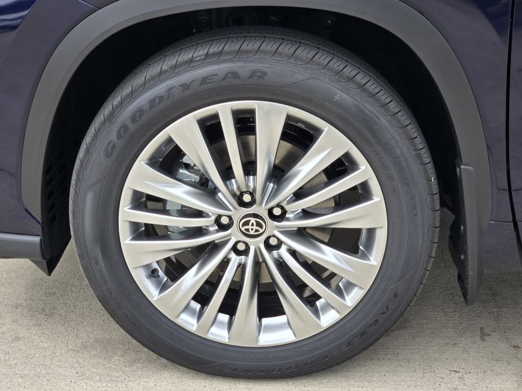 New 2026 Toyota Highlander Platinum AWD/4WD image 8