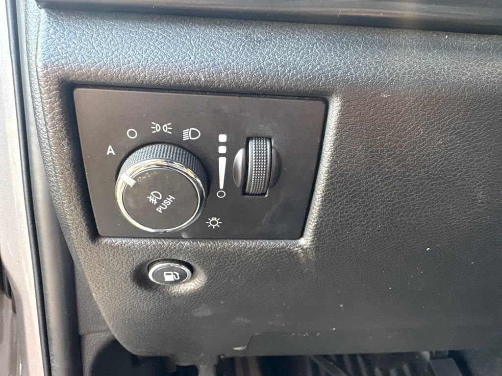 Used 2021 Jeep Grand Cherokee Laredo X RWD image 12