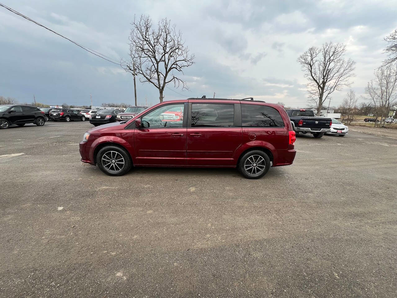 Used 2017 Dodge Grand Caravan GT image 4