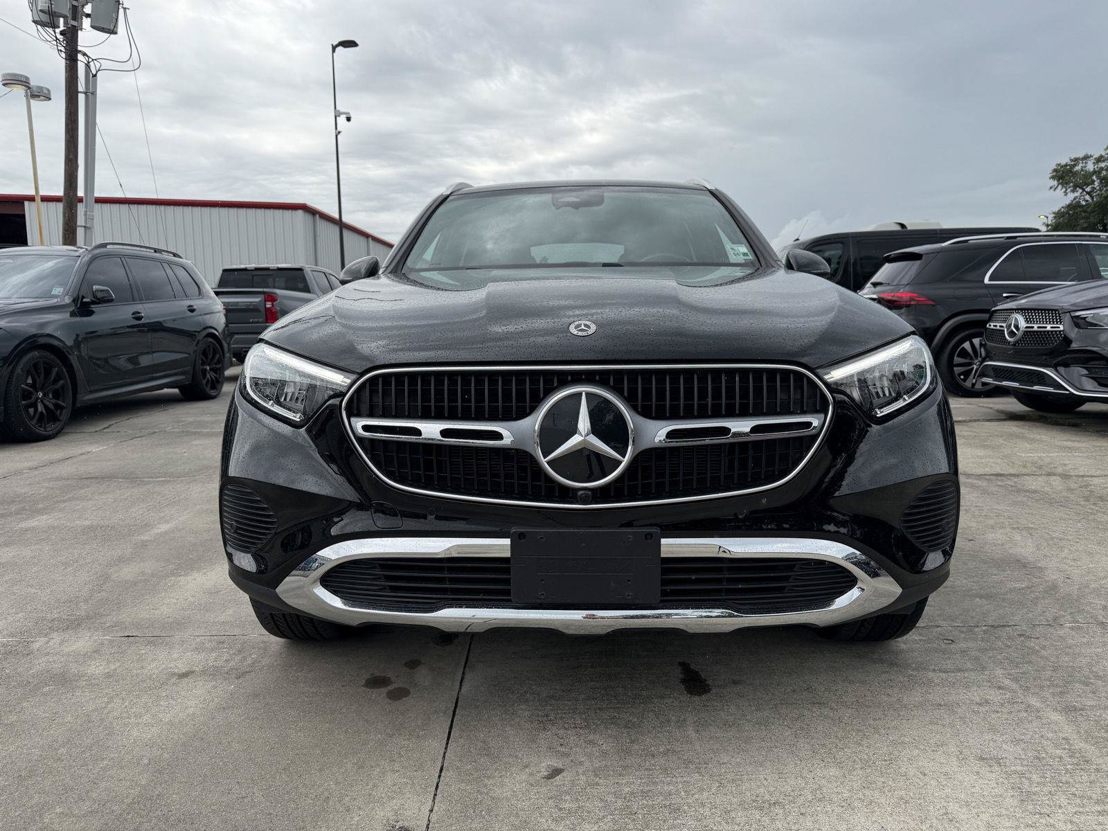 Used 2025 Mercedes-Benz GLC 300 4MATIC image 2