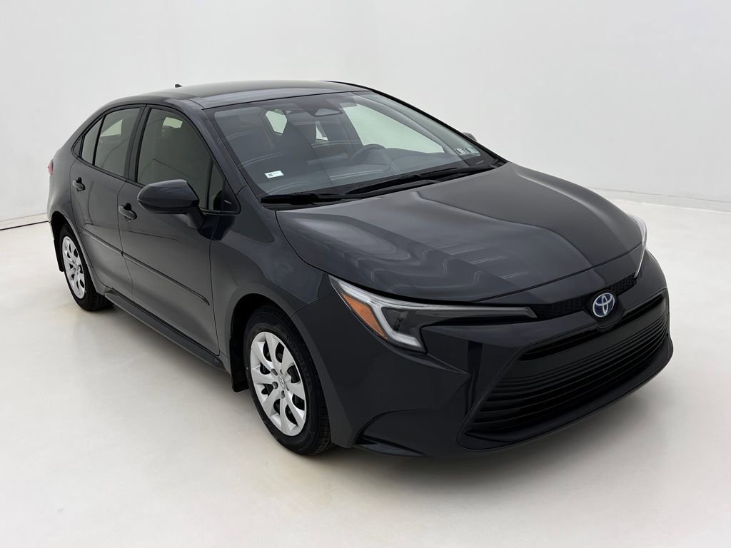 Used 2024 Toyota Corolla LE FWD image 2