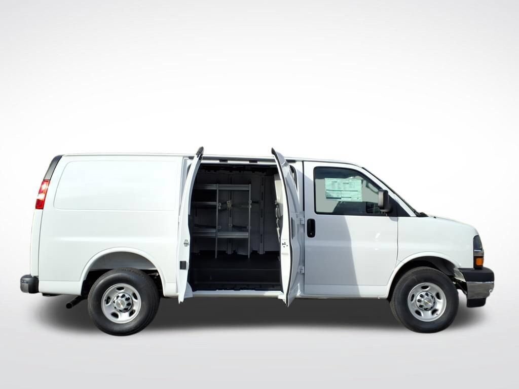 New 2026 Chevrolet Express 2500 w/ Driver Convenience Package RWD image 20