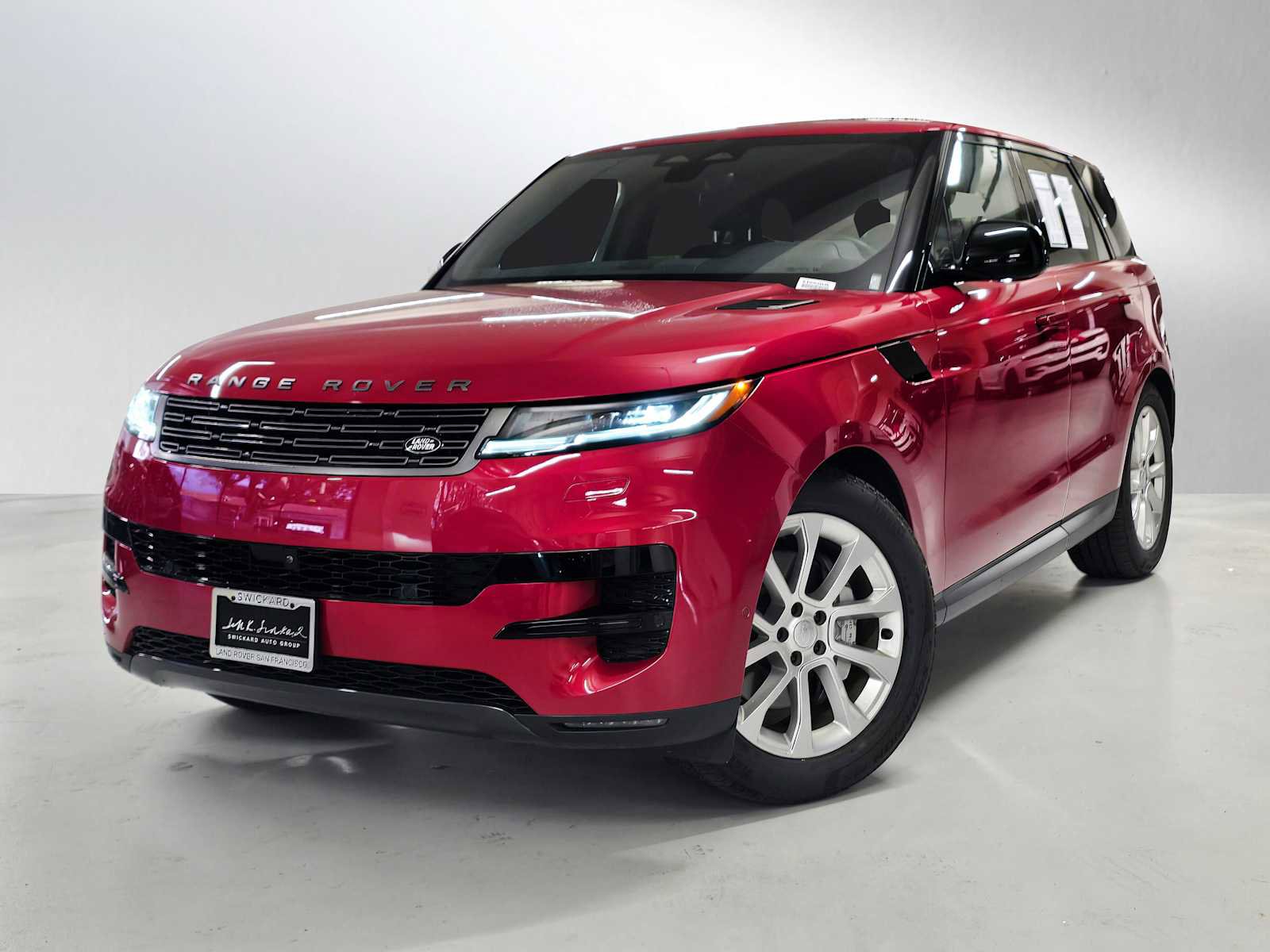 Used 2025 Land Rover Range Rover Sport image 1