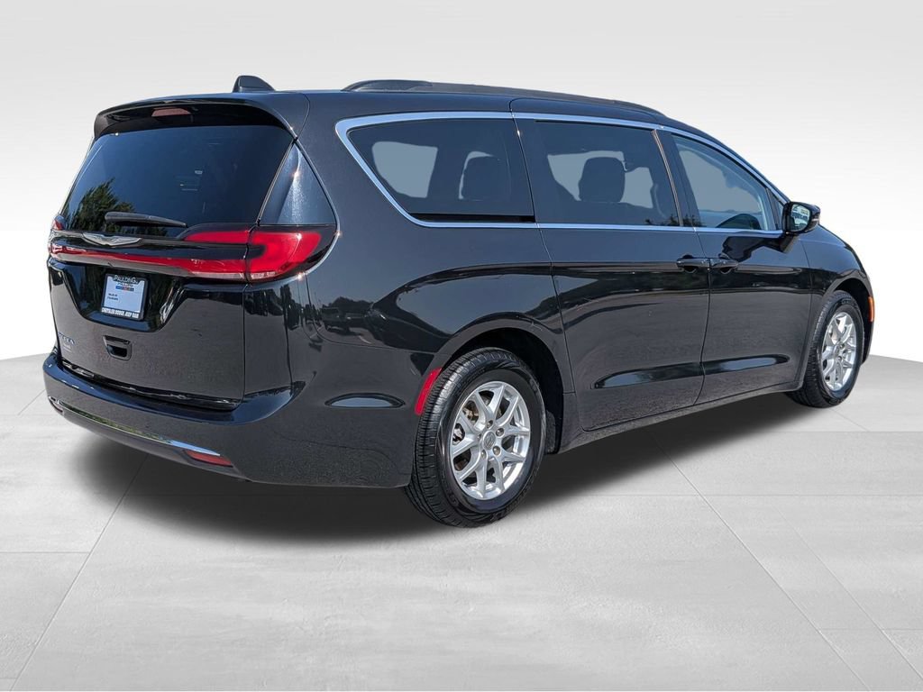 Used 2022 Chrysler Pacifica Touring-L FWD image 4
