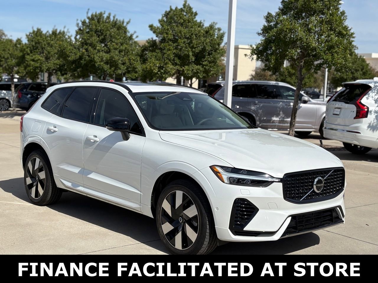 Certified 2024 Volvo XC60 T8 Plus w/ Protection Package Premier image 5