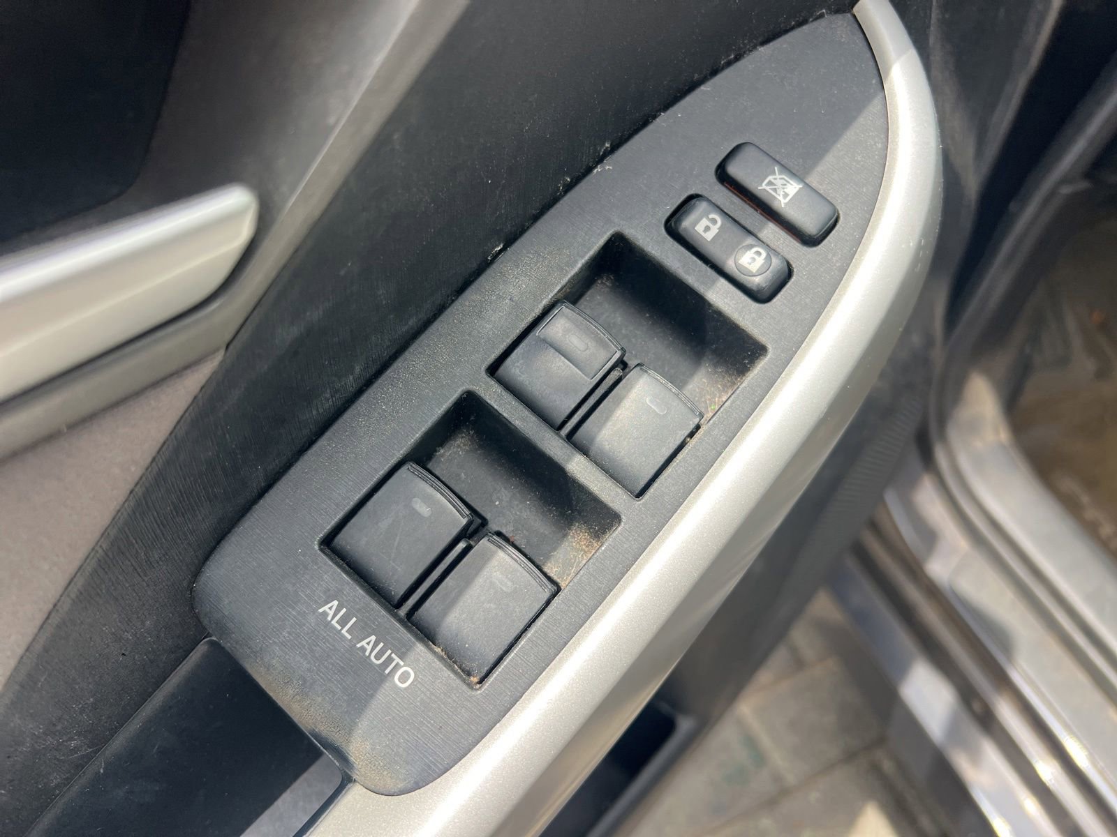 Used 2014 Toyota Prius Three FWD image 11