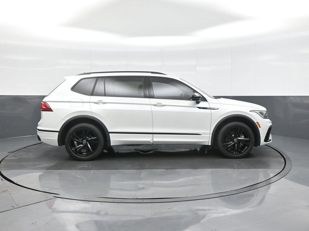 Used 2023 Volkswagen Tiguan SE R-Line image 8