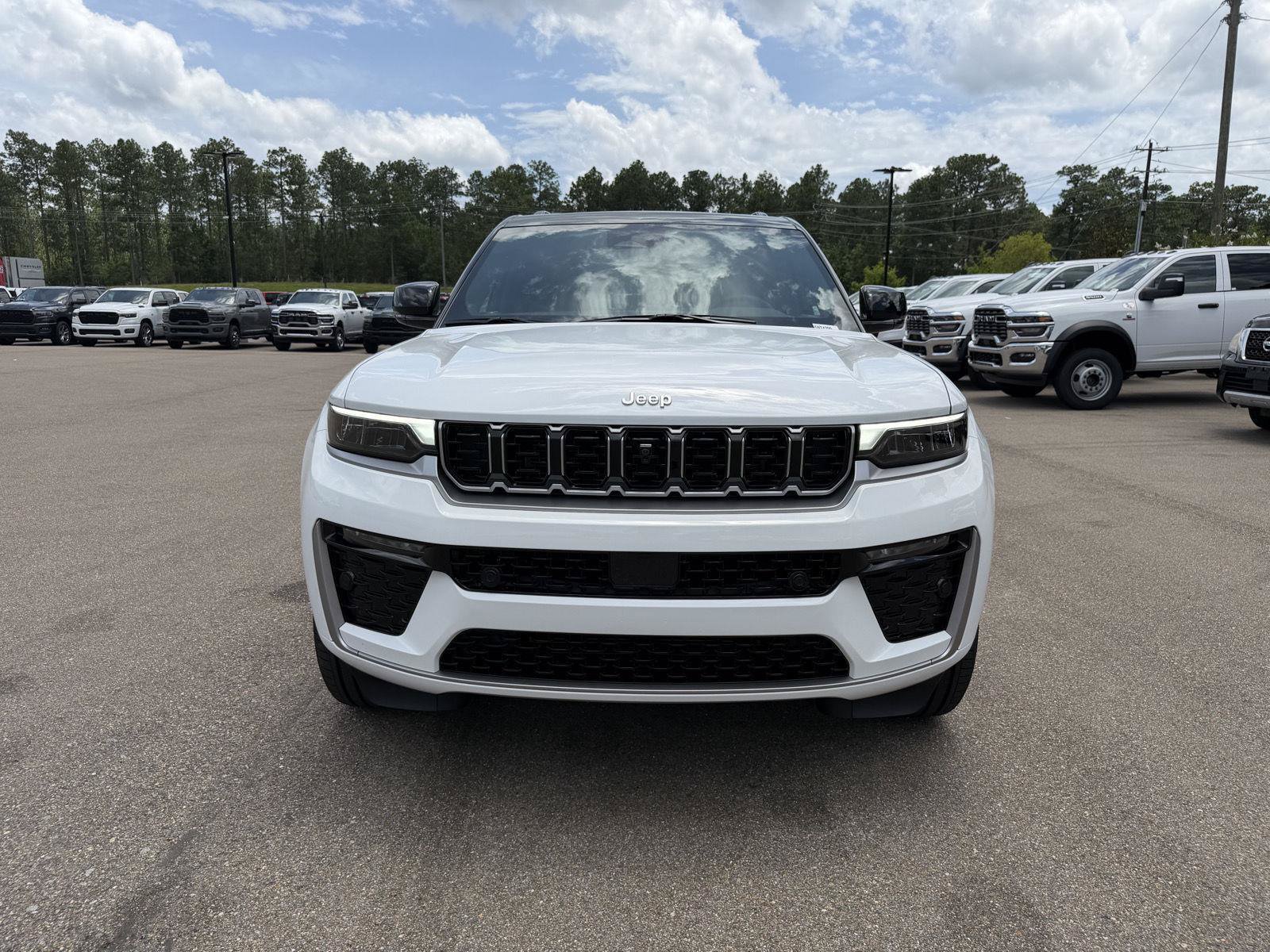 New 2026 Jeep Grand Cherokee Summit AWD/4WD image 2