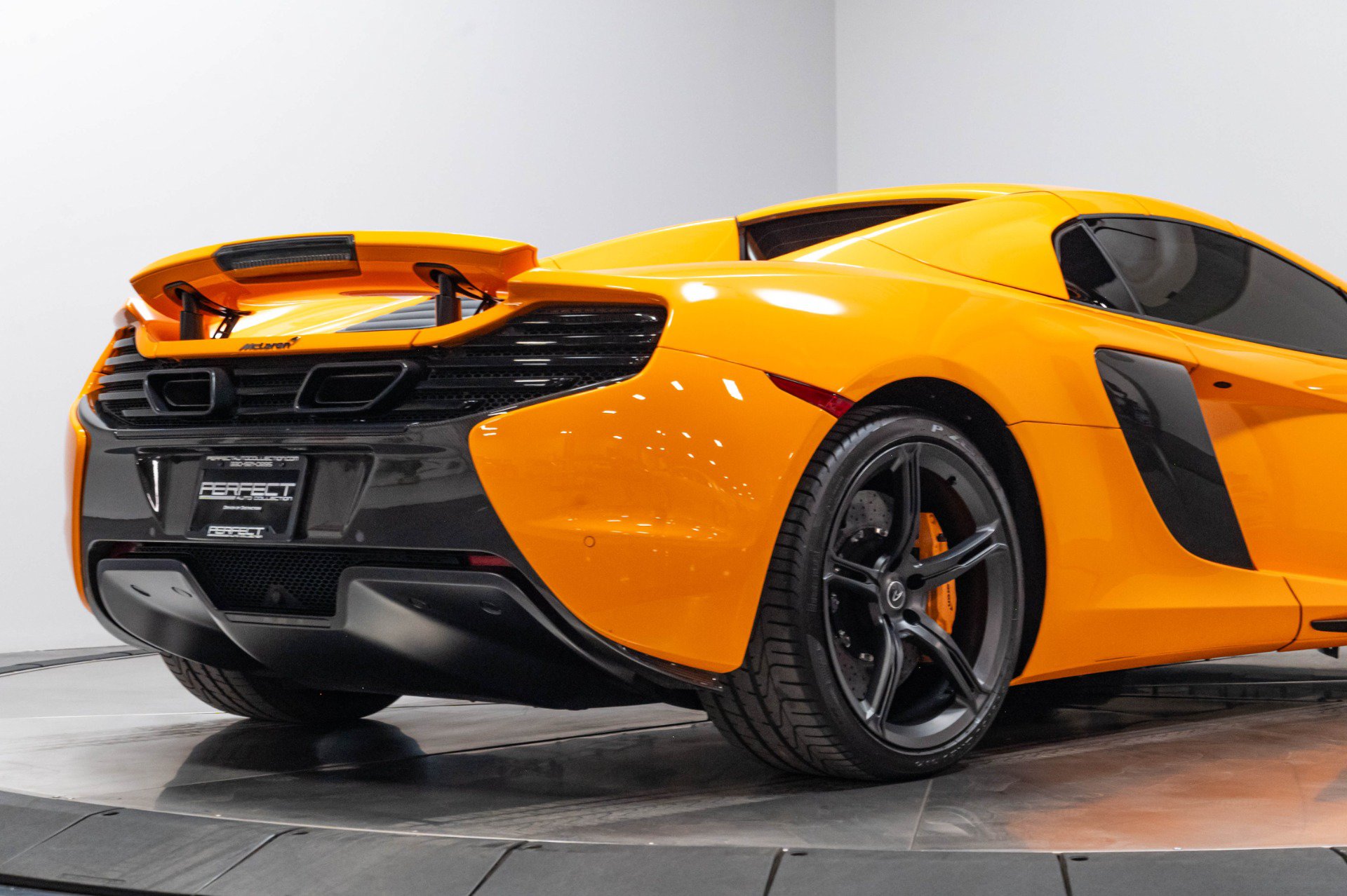 Used 2015 McLaren 650S Spider RWD image 24