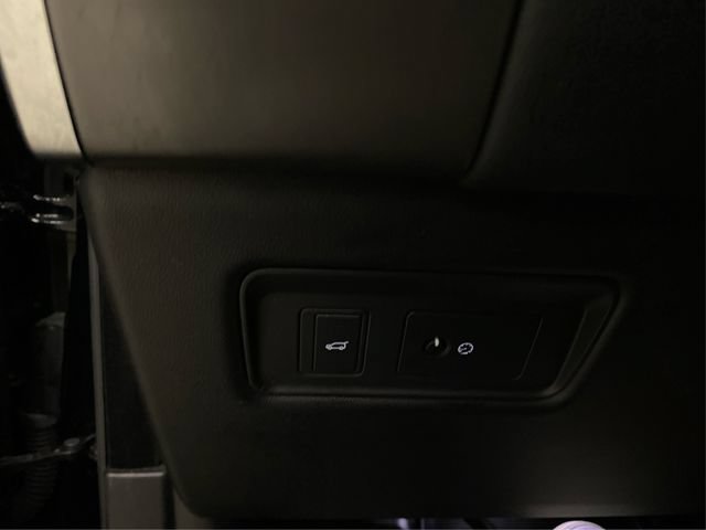 Used 2018 Land Rover Range Rover Sport SE AWD/4WD image 22