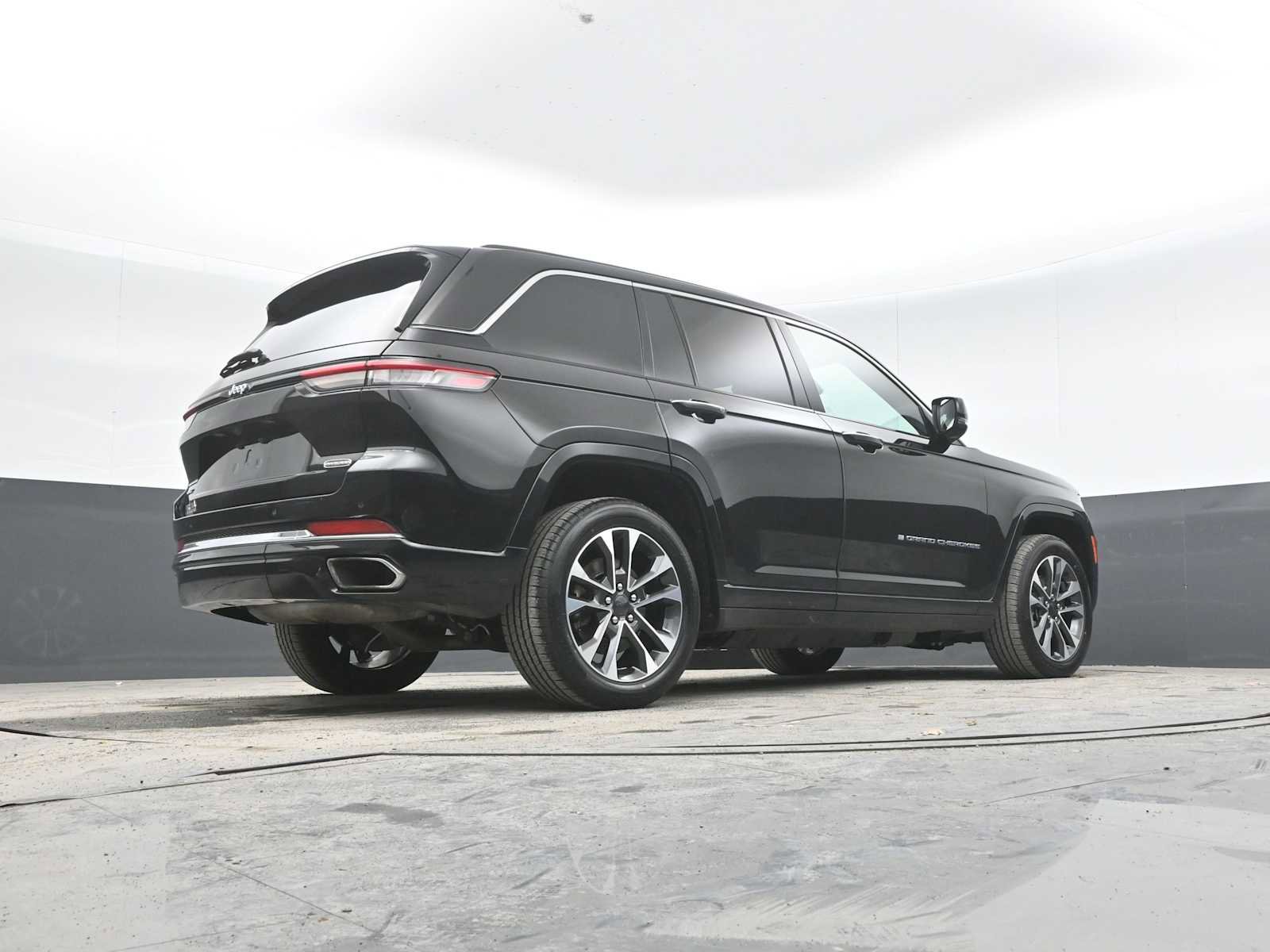 Used 2023 Jeep Grand Cherokee Overland image 47