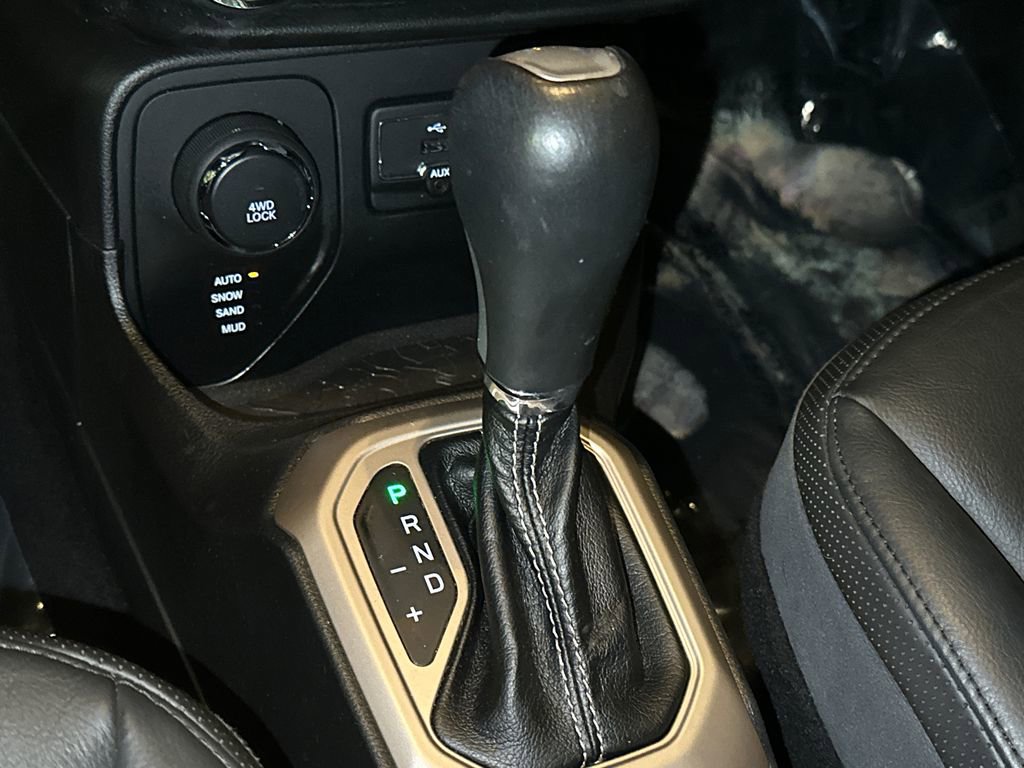 Used 2016 Jeep Renegade Limited AWD/4WD image 28