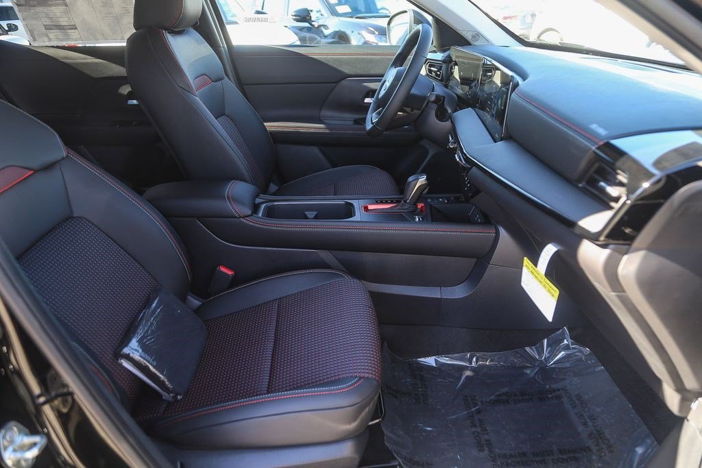 New 2026 Nissan Kicks SR FWD image 31
