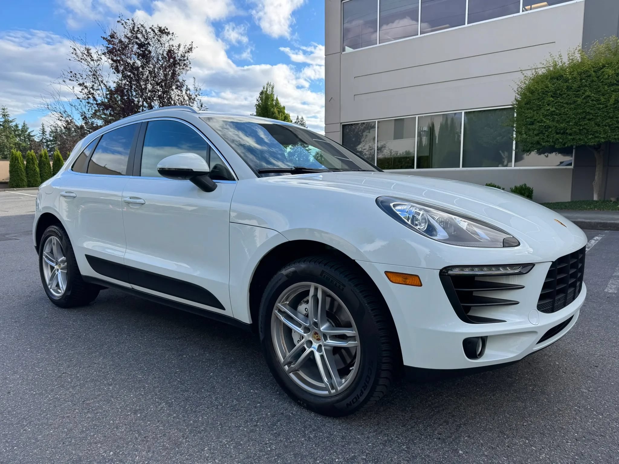 Used 2017 Porsche Macan S AWD/4WD image 1