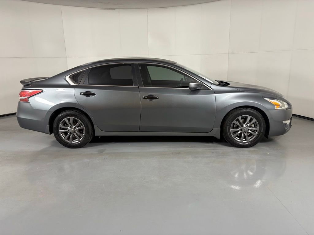 Used 2015 Nissan Altima 2.5 S w/ Sport Value Package image 9