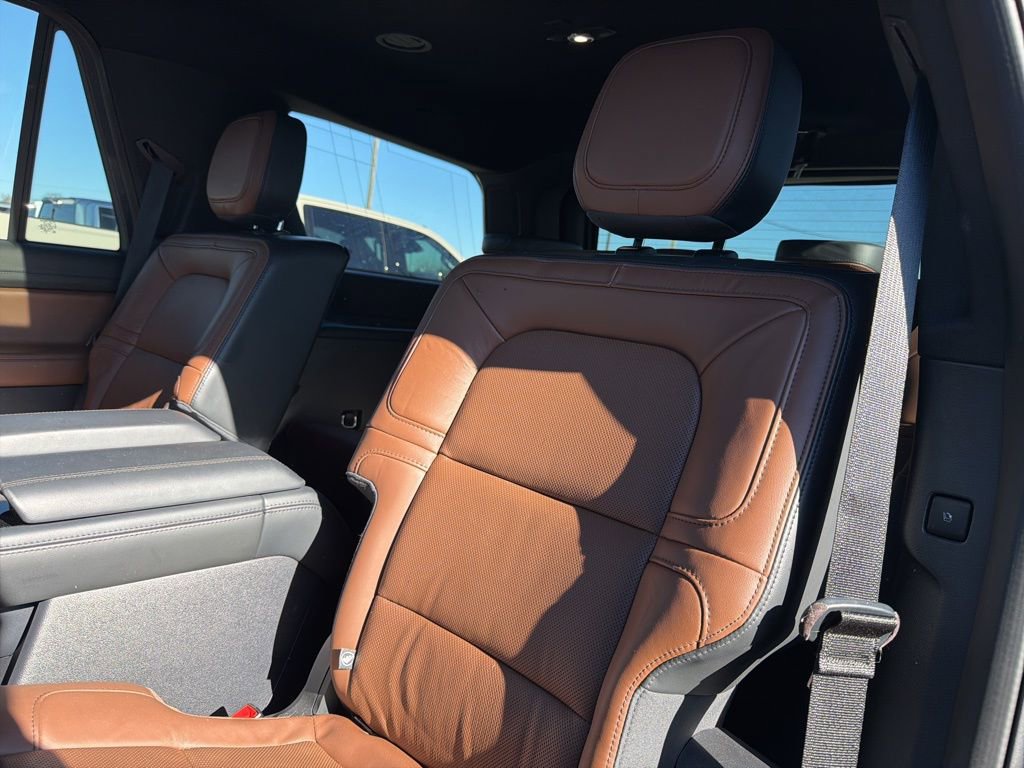 Used 2022 Lincoln Navigator Reserve image 15