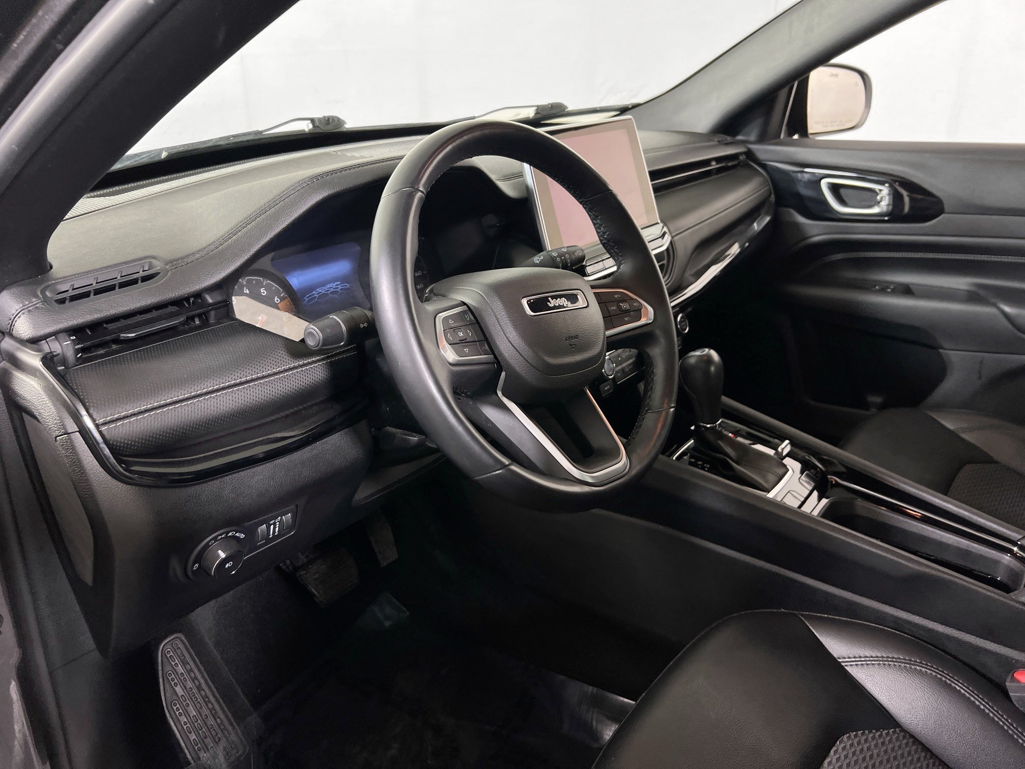 Used 2022 Jeep Compass Latitude w/ Convenience Group AWD/4WD image 9