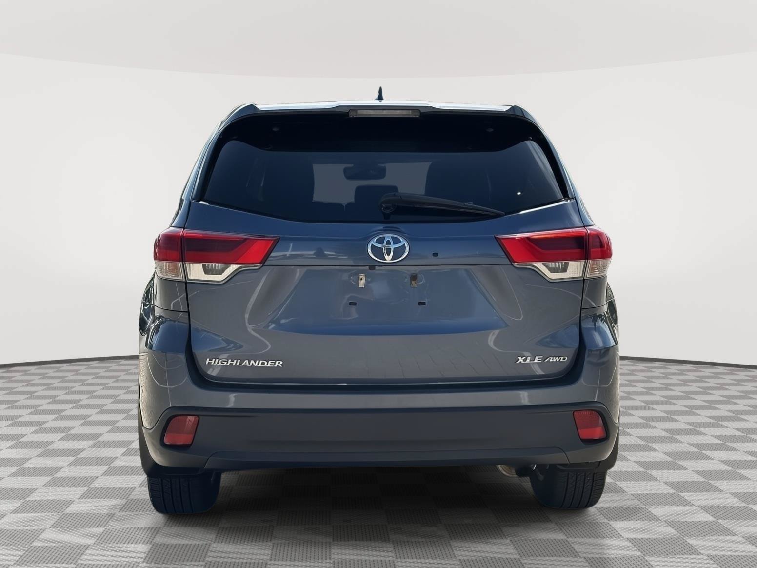 Used 2017 Toyota Highlander XLE w/ Carpet Mat Package AWD/4WD image 5
