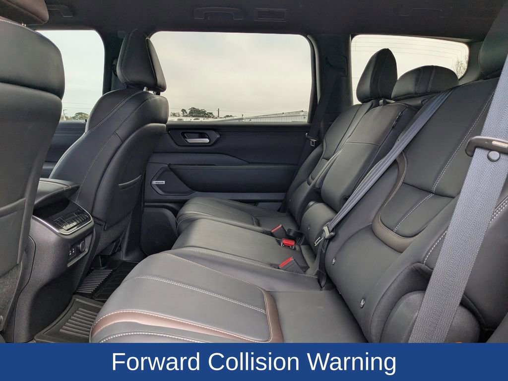 Used 2025 Nissan Armada SL image 16