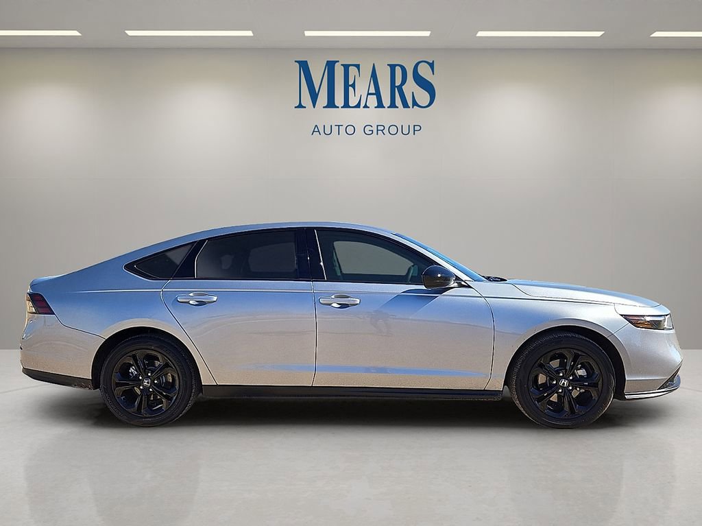 Used 2025 Honda Accord SE image 6