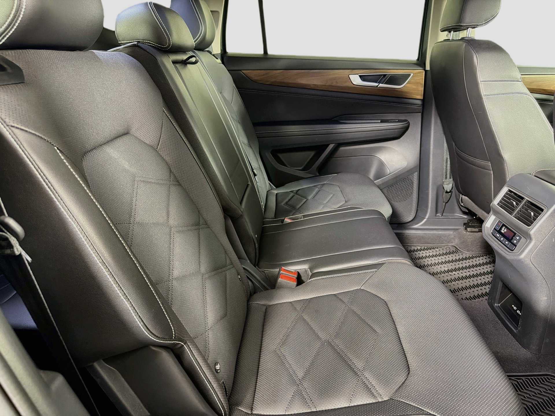 Certified 2024 Volkswagen Atlas SE FWD image 27