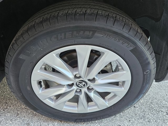 Used 2023 Toyota Corolla Cross LE w/ Moonroof Package FWD image 24