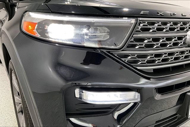 Used 2022 Ford Explorer XLT w/ XLT Sport Appearance Package AWD/4WD image 39