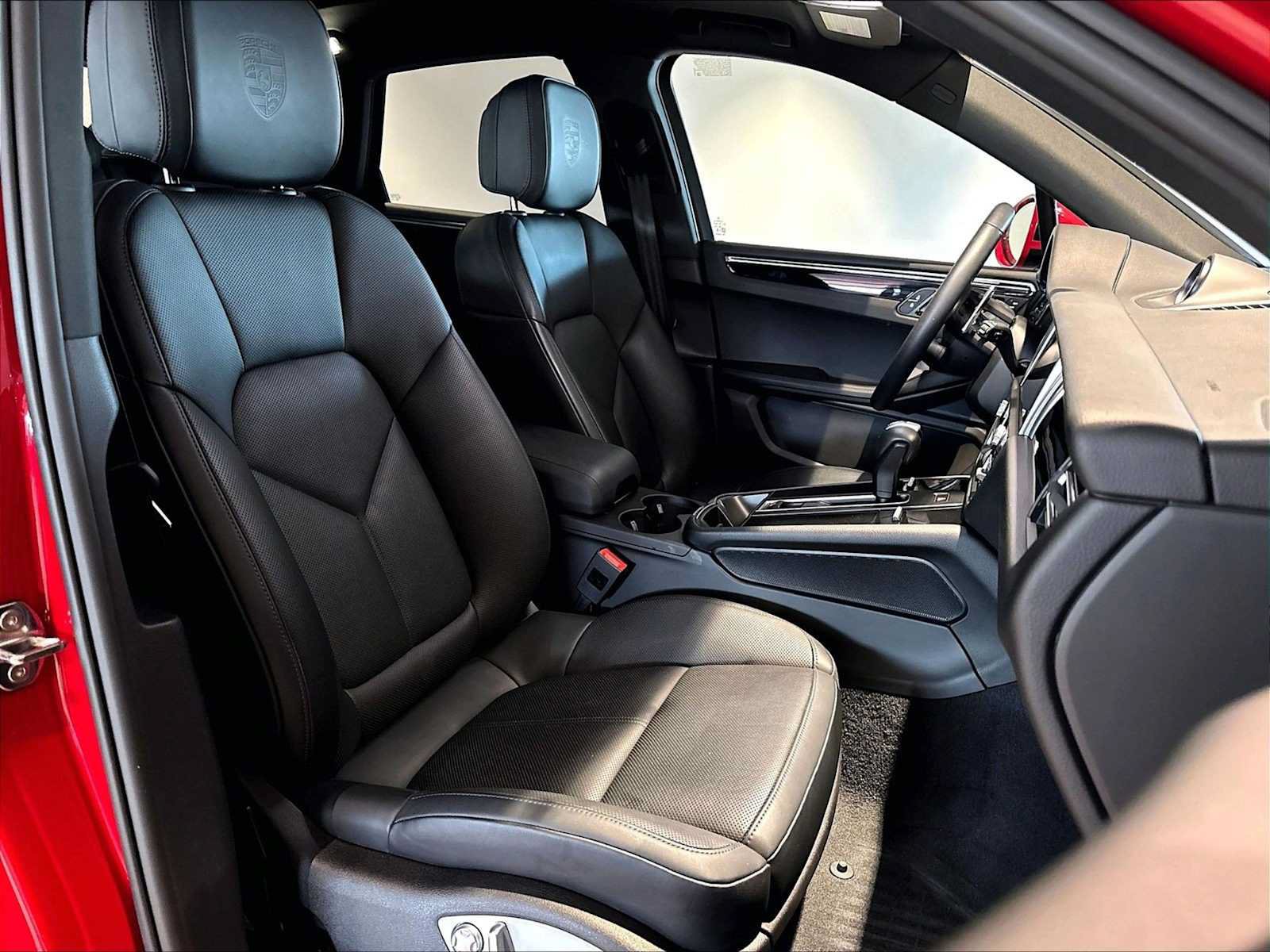 Used 2026 Porsche Macan AWD/4WD image 18