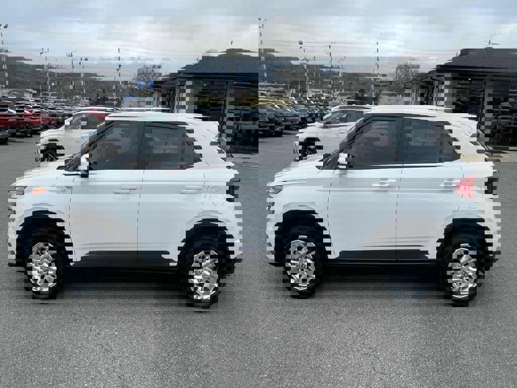 New 2026 Hyundai Venue SE image 20