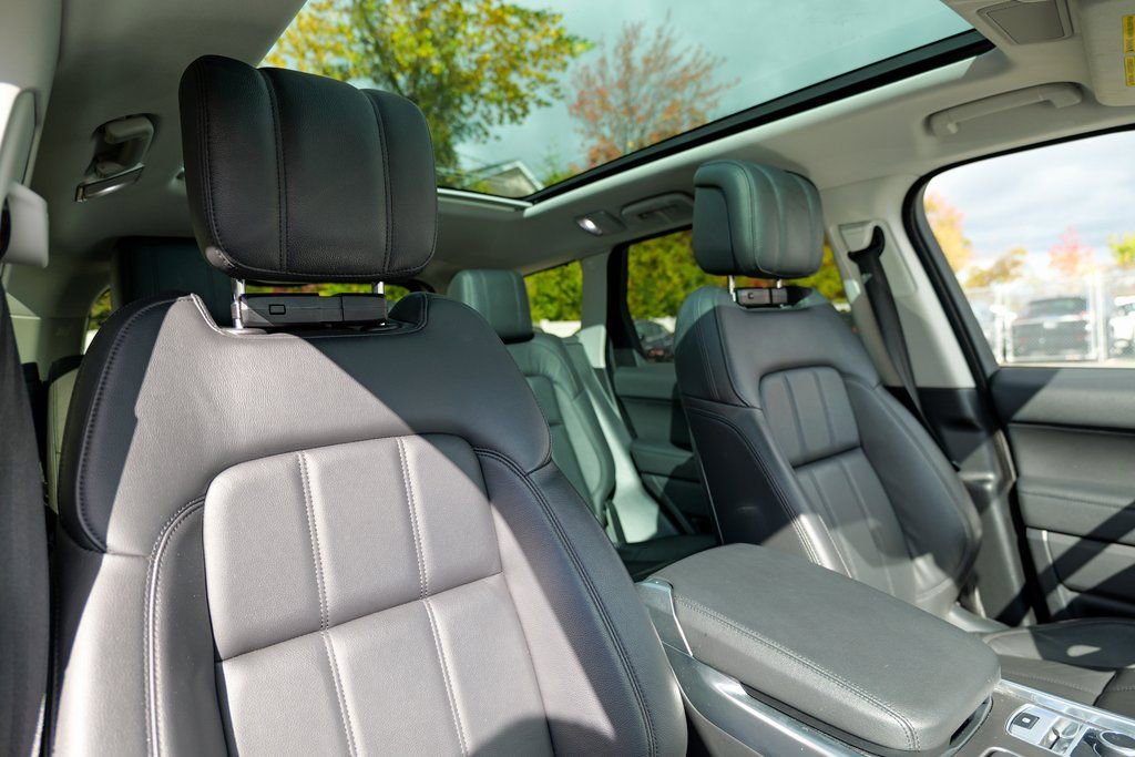Used 2022 Land Rover Range Rover Sport SE image 37