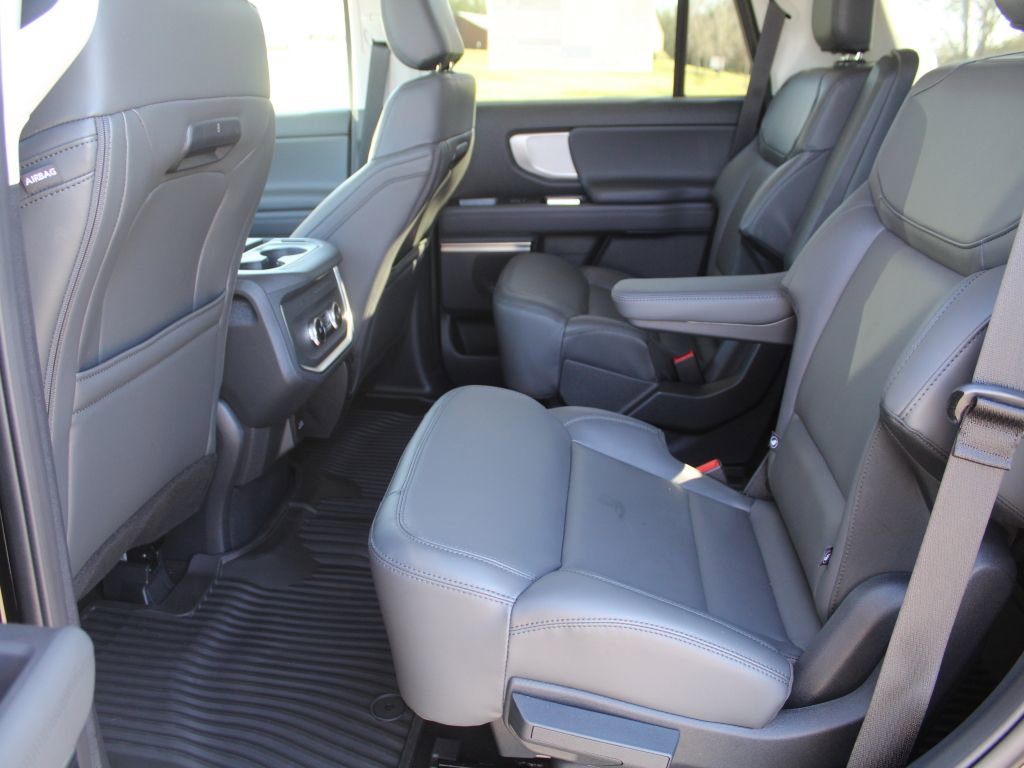 New 2026 Ford Expedition Active image 4