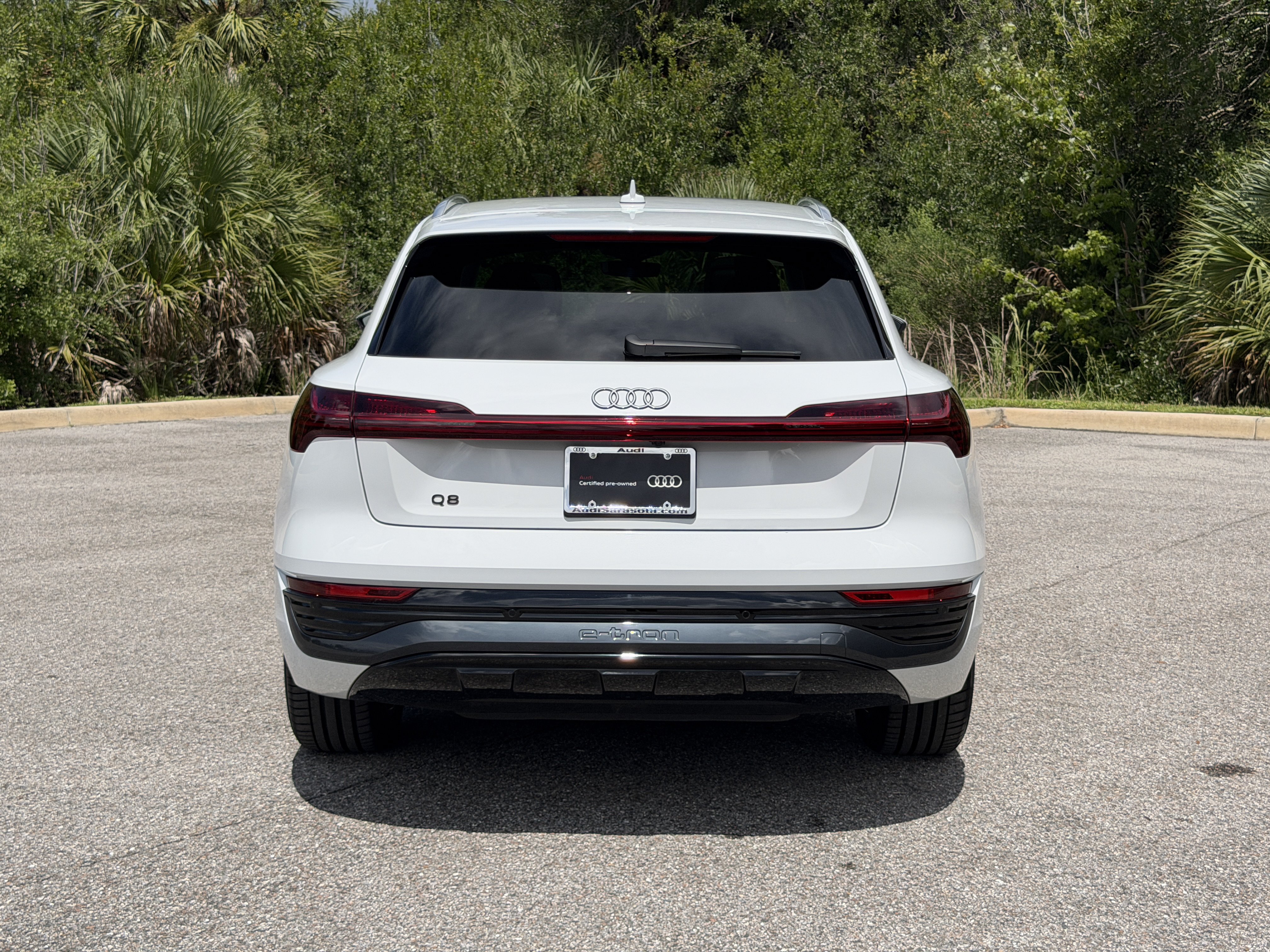 Certified 2024 Audi Q8 e-tron Premium Plus w/ Premium Plus Package AWD/4WD image 7