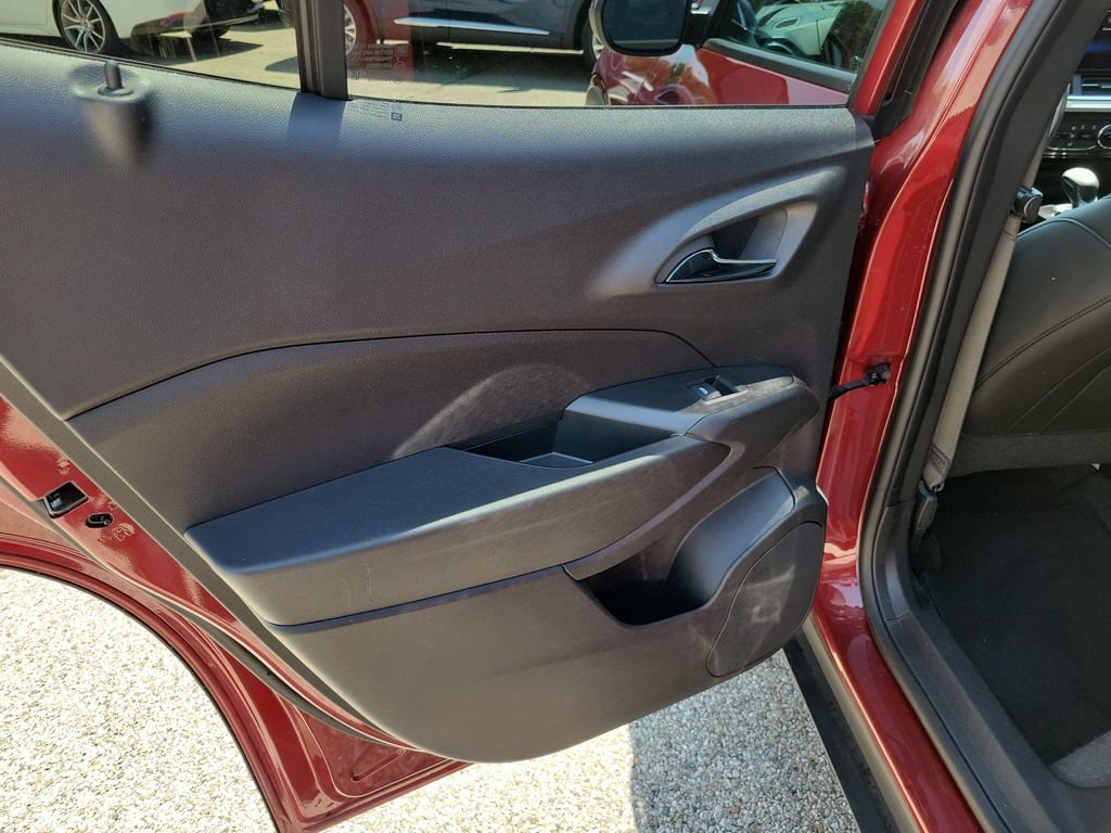 Used 2025 Chevrolet Trax LT FWD image 15