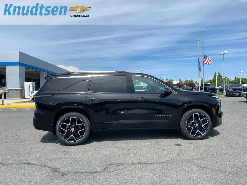 New 2026 Chevrolet Traverse High Country w/ LPO, Floor Liner Package AWD/4WD image 8