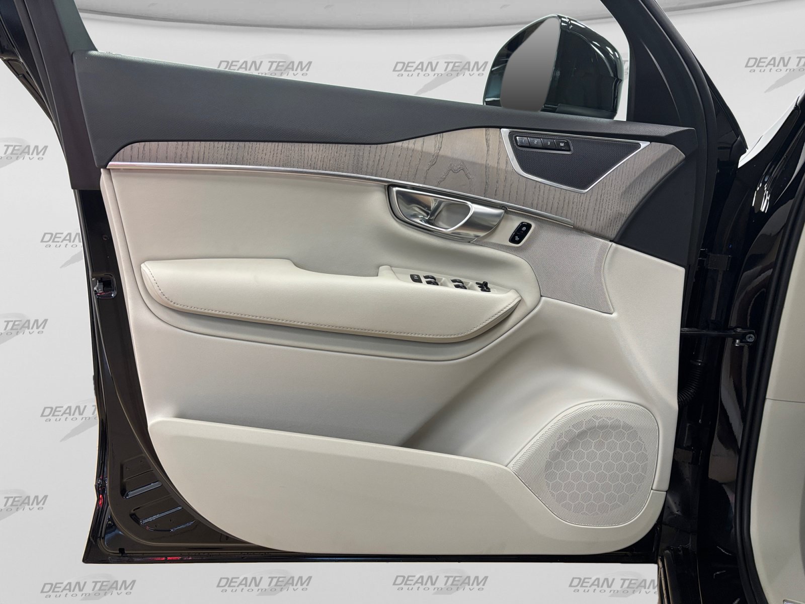 Used 2024 Volvo XC90 T8 Plus w/ Protection Package Premier AWD/4WD image 13
