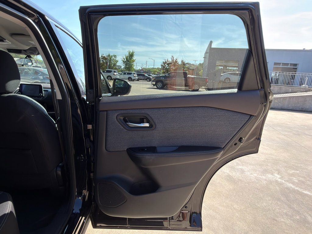 Certified 2021 Nissan Rogue SV image 17