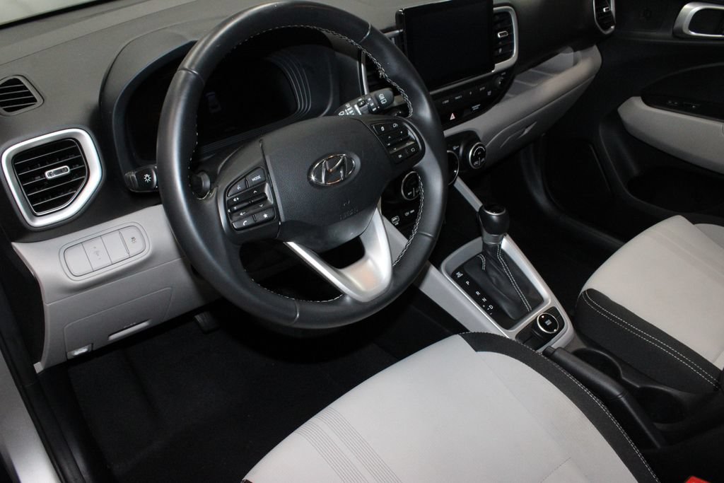Used 2023 Hyundai Venue SEL FWD image 24