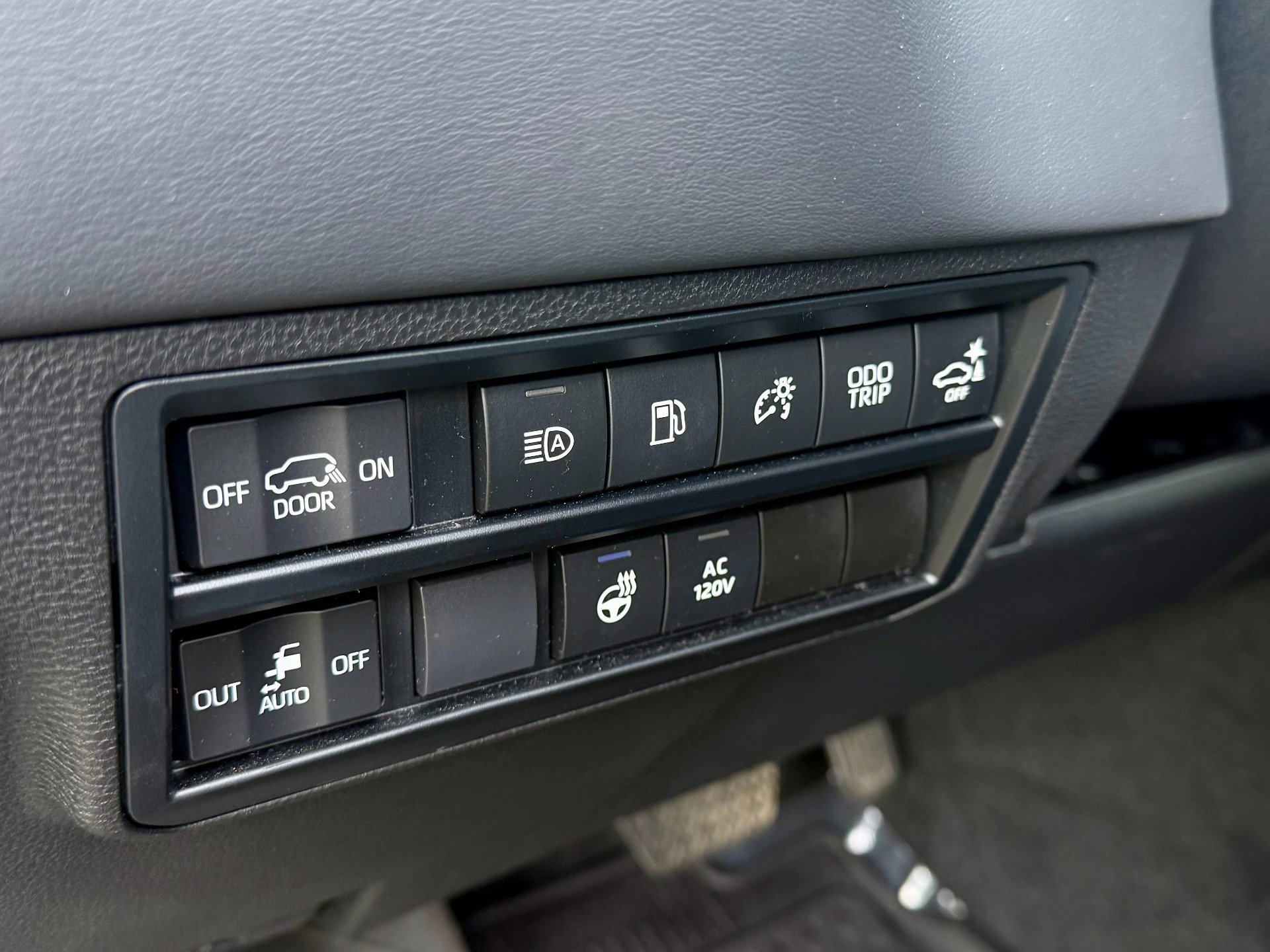 Used 2023 Toyota Sequoia Platinum image 10