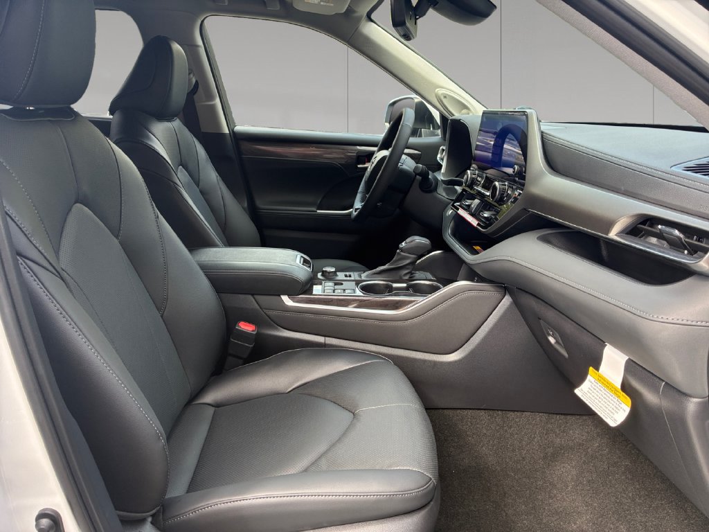 New 2026 Toyota Highlander Limited AWD/4WD image 18