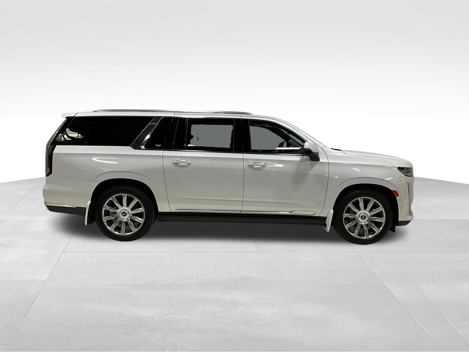 Used 2022 Cadillac Escalade ESV Premium Luxury Platinum w/ Heavy-Duty Trailer Package AWD/4WD image 4
