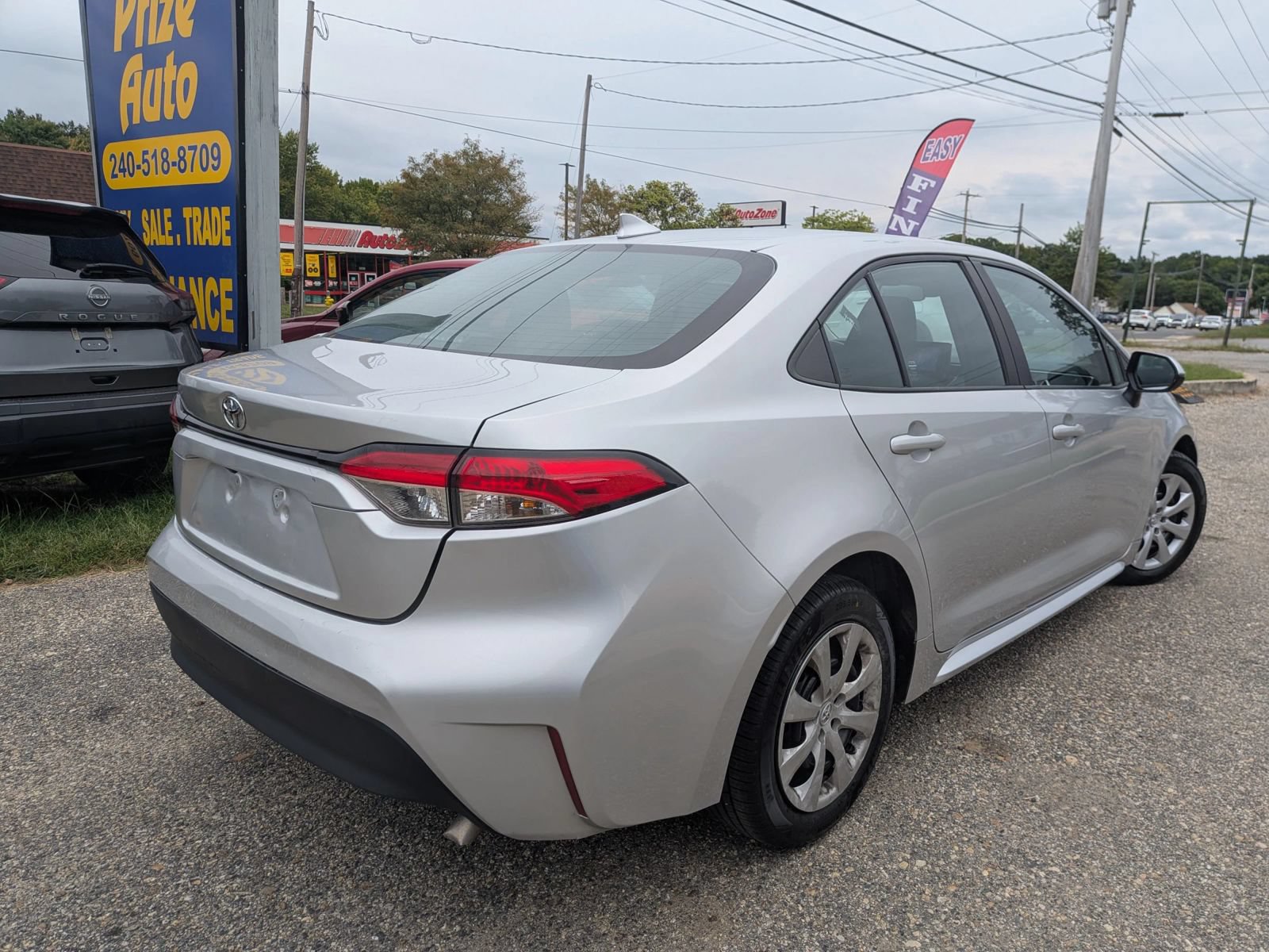 Used 2023 Toyota Corolla LE FWD image 5